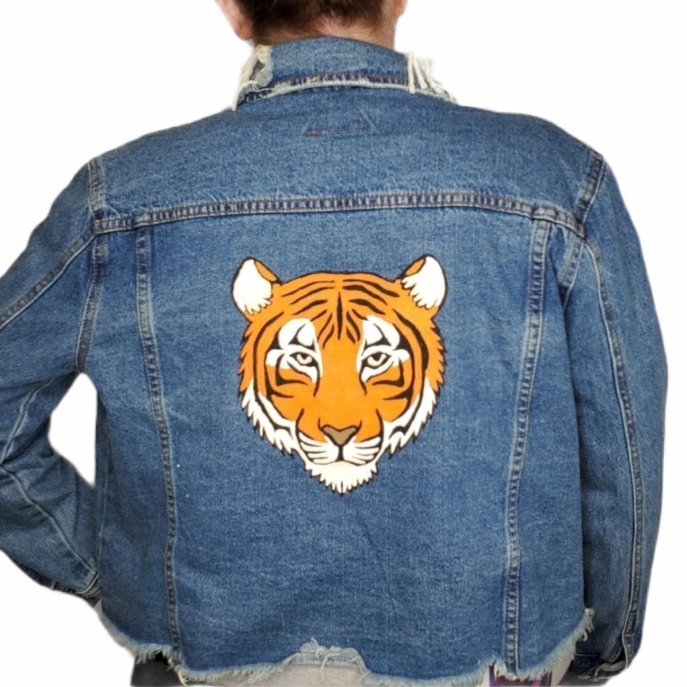 TIGER hand painted distressed raw hem boxy denim jacket M